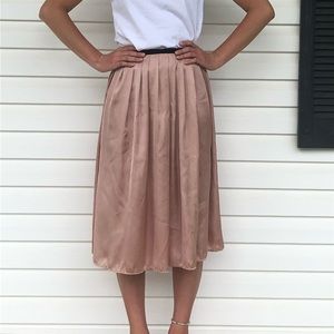Mid rise pink silk like skirt with slit